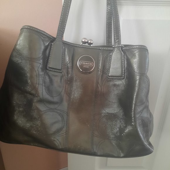 Coach Pewter Patent Leather Signature Logo Kiss Lock Purse Bag - Picture 1 of 16